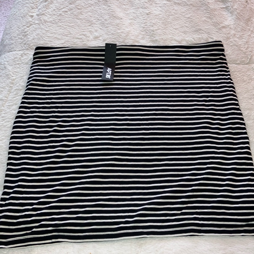 Black and White Pencil Skirt for Casual Wear